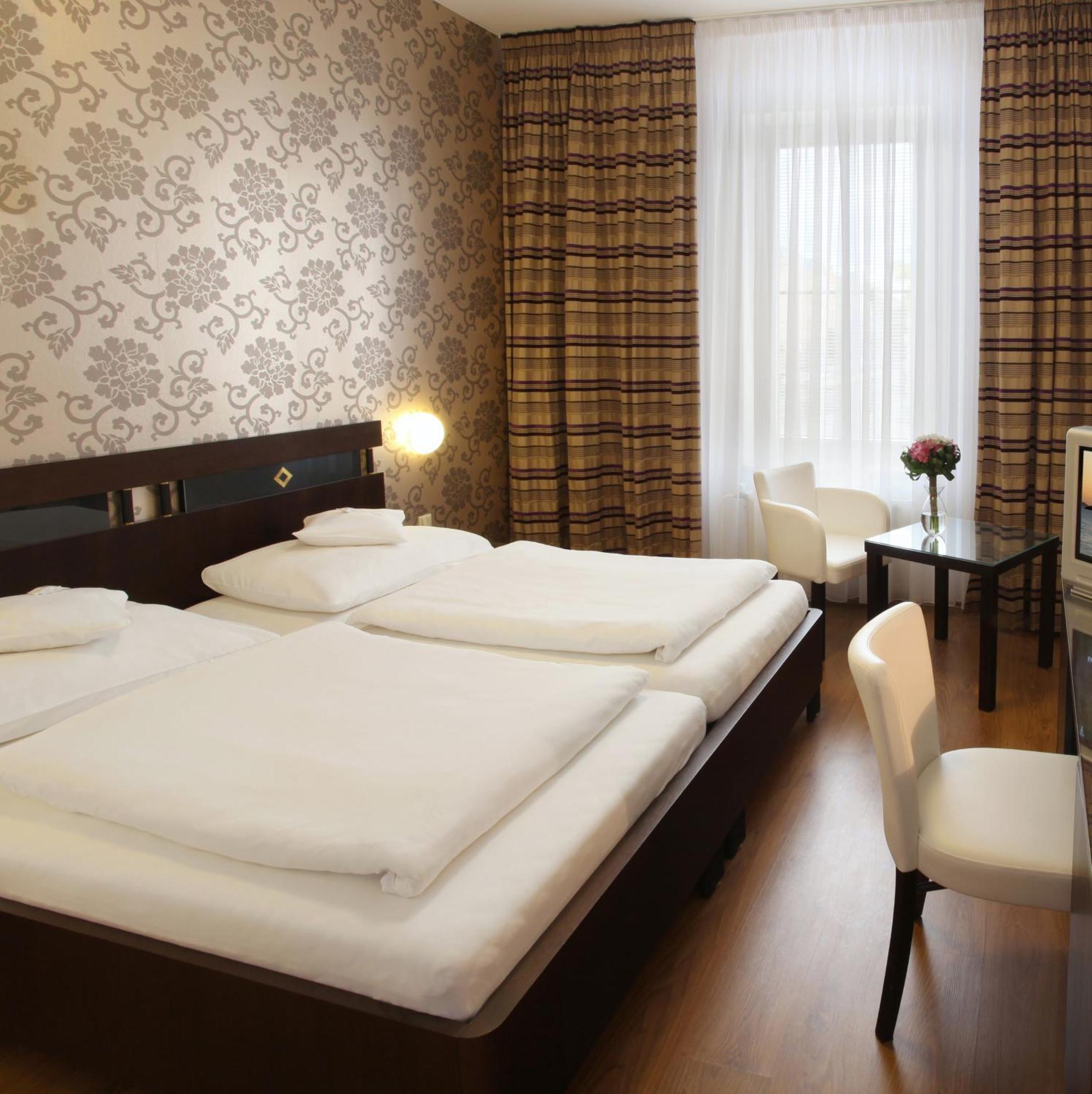 Hotel Trinity Olomouc Bagian luar foto